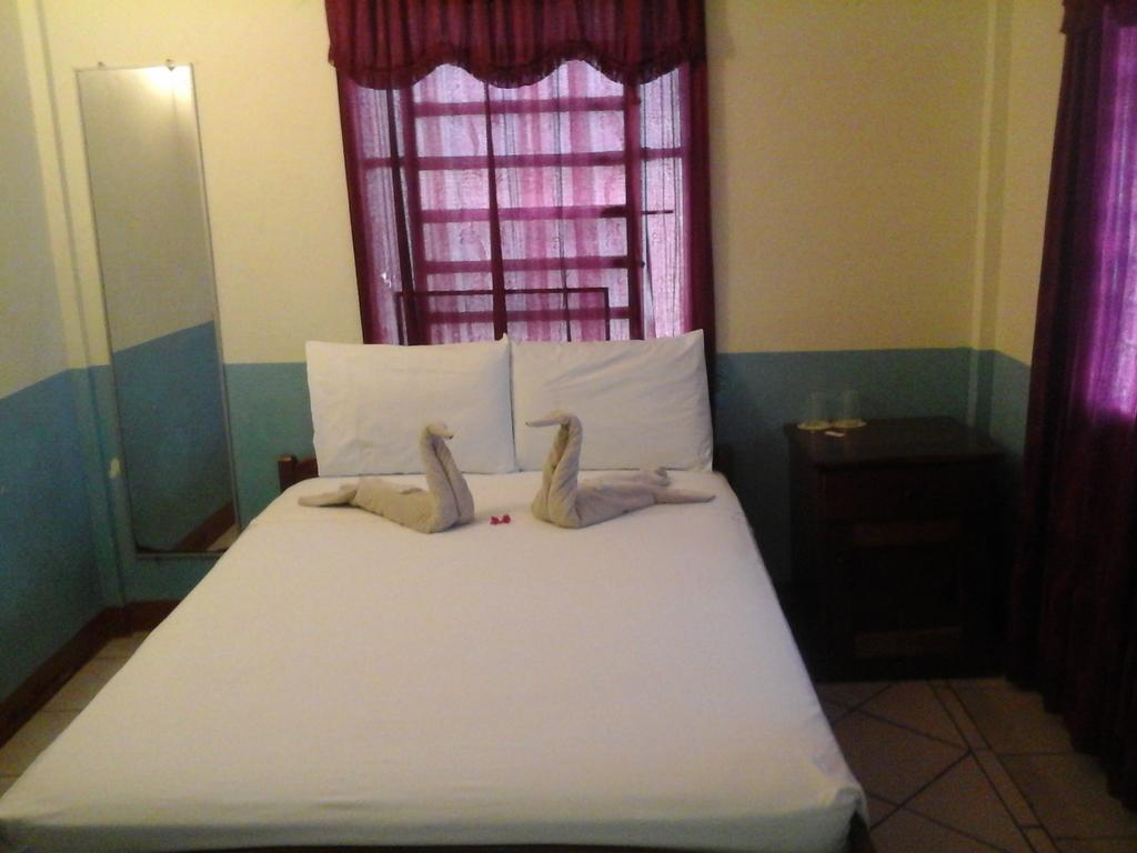 Belcove Hotel & Guesthouse Belize City Exterior photo